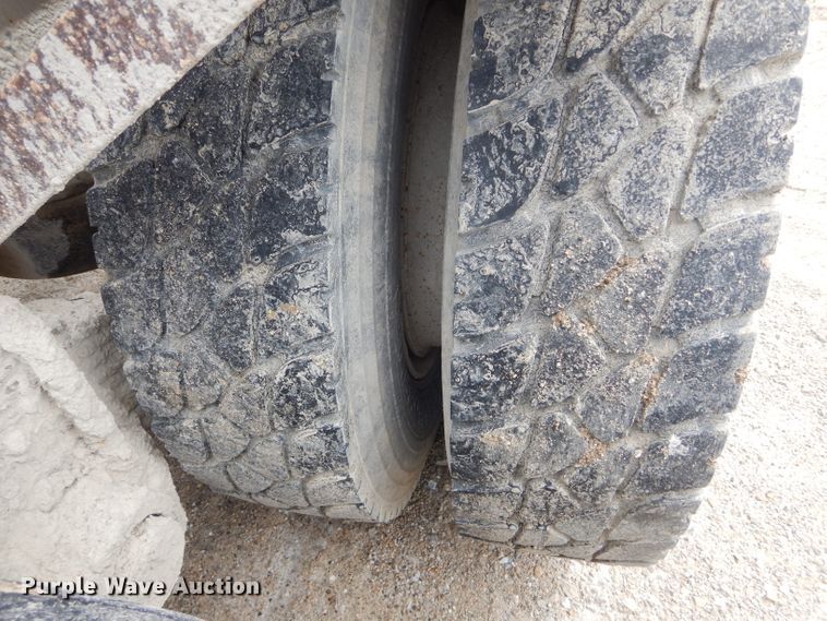 image for item DF3166 1991 Mack CH613  semi truck