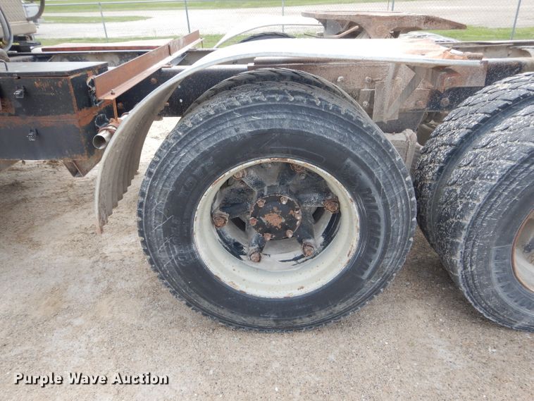 image for item DF3166 1991 Mack CH613  semi truck