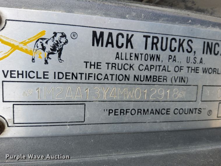 image for item DF3166 1991 Mack CH613  semi truck