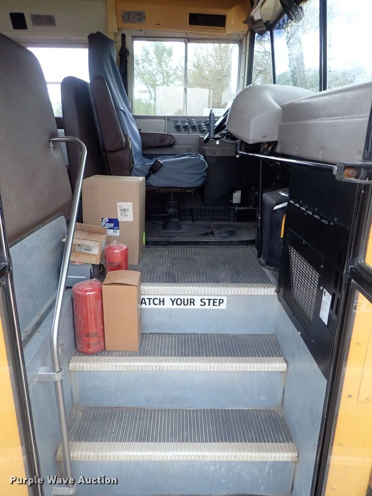 image for item DG3174 2003 International school bus