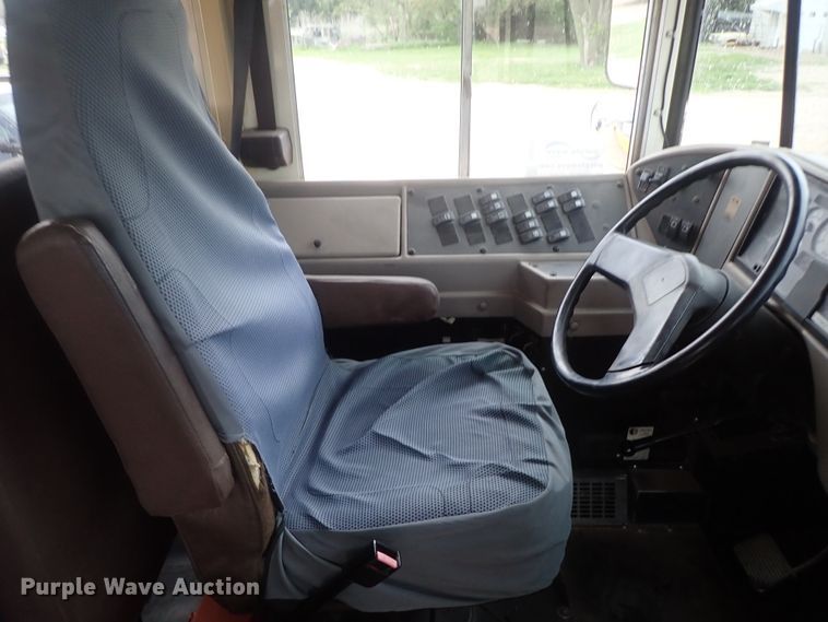 image for item DG3174 2003 International school bus