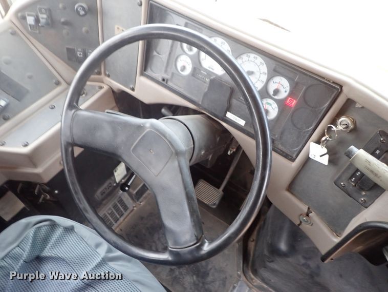 image for item DG3174 2003 International school bus