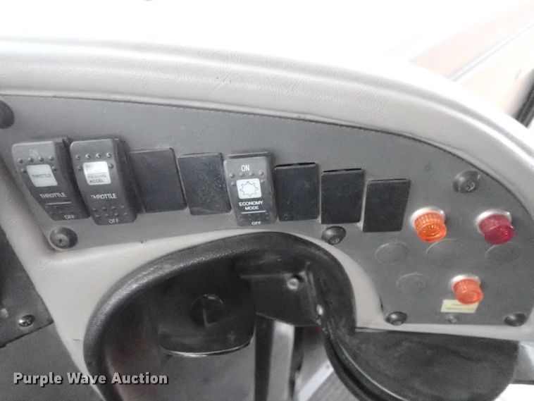 image for item DG3174 2003 International school bus