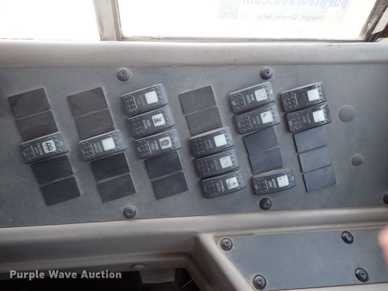 image for item DG3174 2003 International school bus