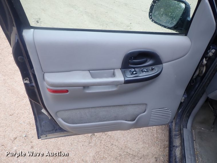 image for item DG3176 2003 Chevrolet Venture  van