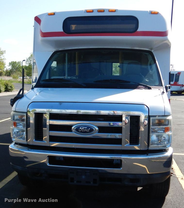 image for item DG6440 2010 Ford Econoline E450 Super Duty Aerotech shuttle bus