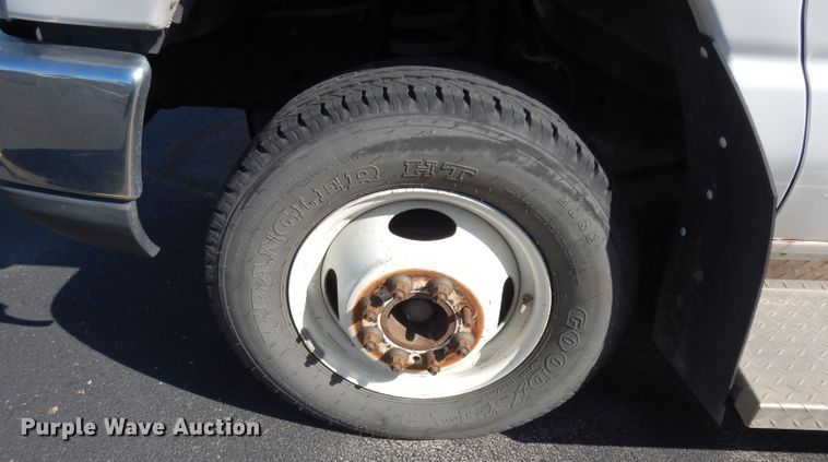 image for item DG6440 2010 Ford Econoline E450 Super Duty Aerotech shuttle bus