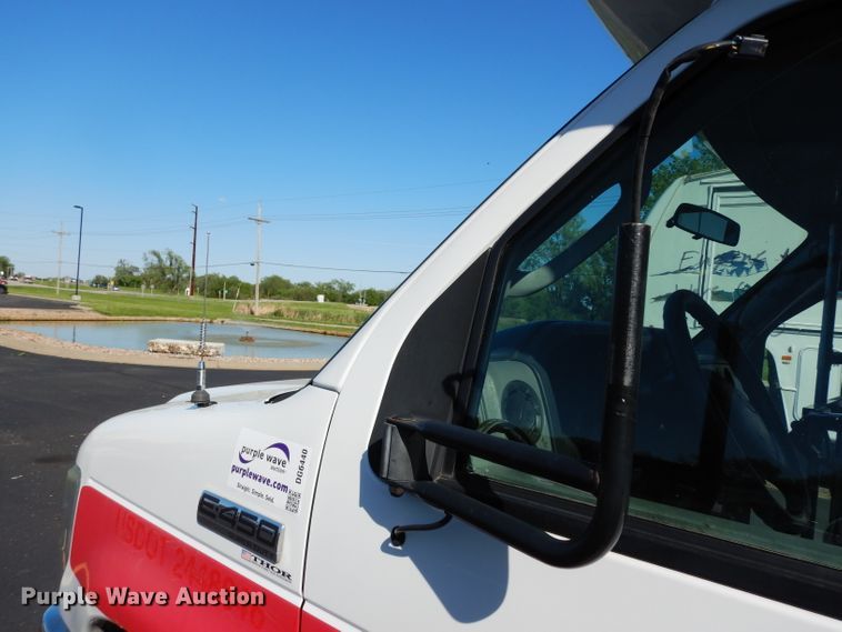 image for item DG6440 2010 Ford Econoline E450 Super Duty Aerotech shuttle bus