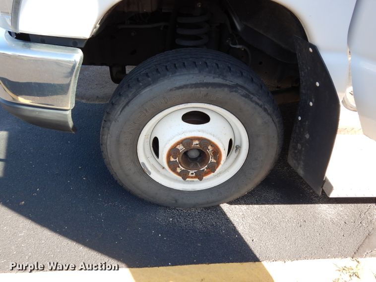 image for item DG6440 2010 Ford Econoline E450 Super Duty Aerotech shuttle bus