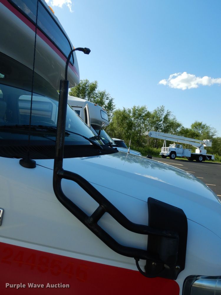 image for item DG6440 2010 Ford Econoline E450 Super Duty Aerotech shuttle bus