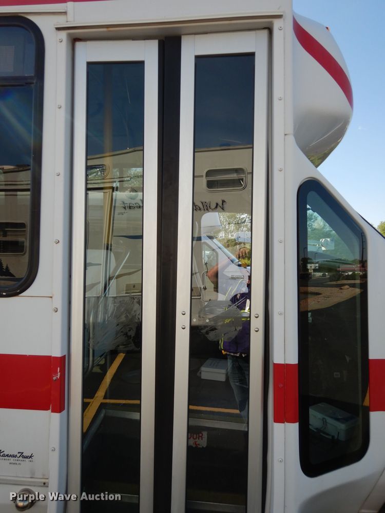 image for item DG6440 2010 Ford Econoline E450 Super Duty Aerotech shuttle bus