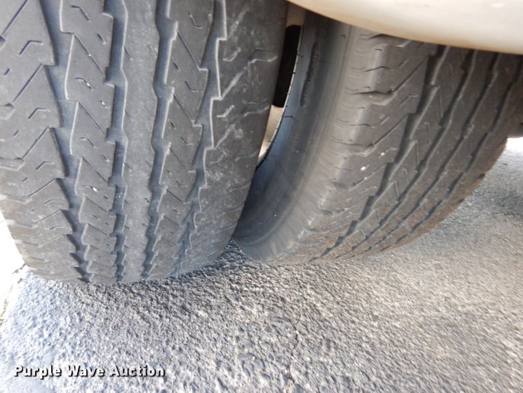 image for item DG6440 2010 Ford Econoline E450 Super Duty Aerotech shuttle bus