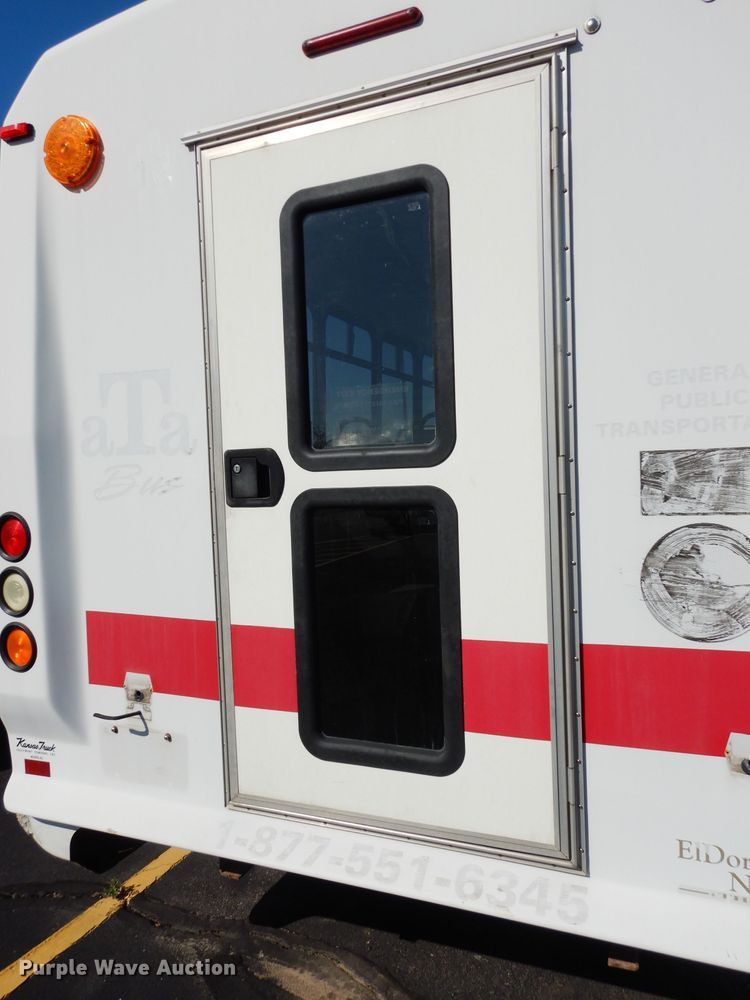 image for item DG6440 2010 Ford Econoline E450 Super Duty Aerotech shuttle bus