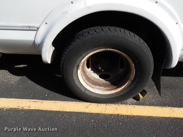 image for item DG6440 2010 Ford Econoline E450 Super Duty Aerotech shuttle bus