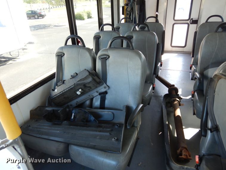 image for item DG6440 2010 Ford Econoline E450 Super Duty Aerotech shuttle bus