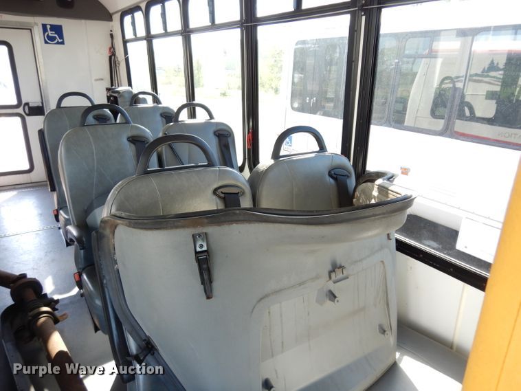 image for item DG6440 2010 Ford Econoline E450 Super Duty Aerotech shuttle bus