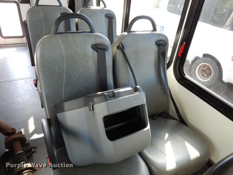 image for item DG6440 2010 Ford Econoline E450 Super Duty Aerotech shuttle bus