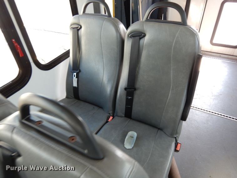 image for item DG6440 2010 Ford Econoline E450 Super Duty Aerotech shuttle bus