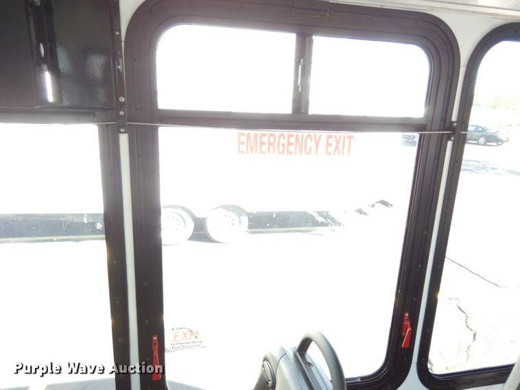 image for item DG6440 2010 Ford Econoline E450 Super Duty Aerotech shuttle bus