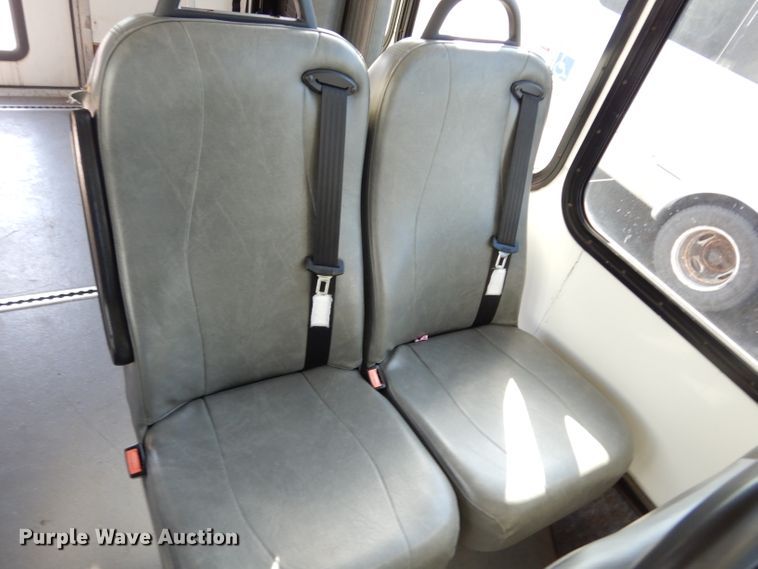 image for item DG6440 2010 Ford Econoline E450 Super Duty Aerotech shuttle bus