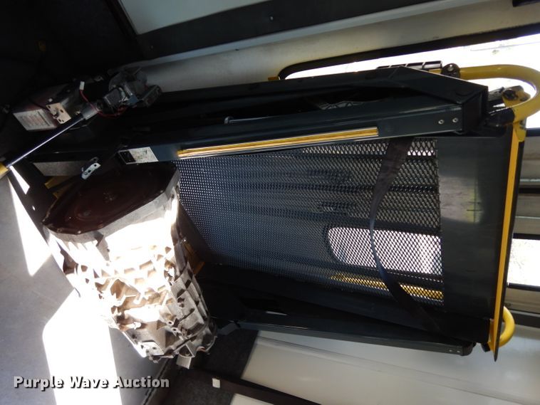 image for item DG6440 2010 Ford Econoline E450 Super Duty Aerotech shuttle bus