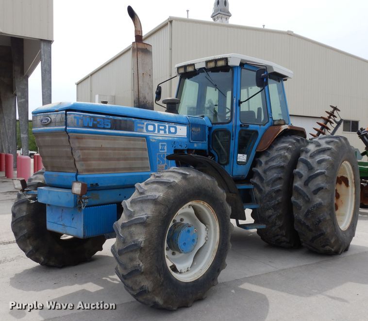 image for item DG6452 1987 Ford TW35 tractor