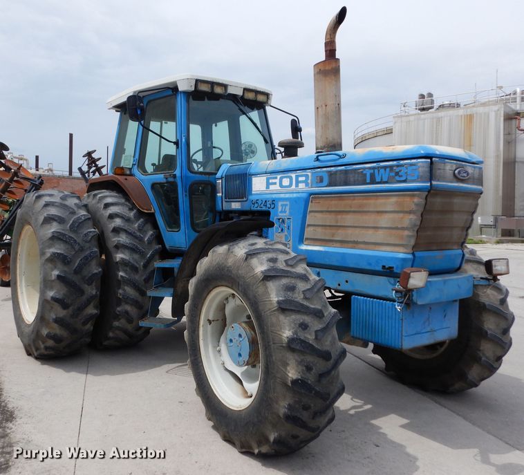 image for item DG6452 1987 Ford TW35 tractor