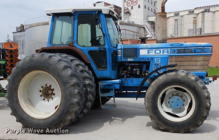 image for item DG6452 1987 Ford TW35 tractor