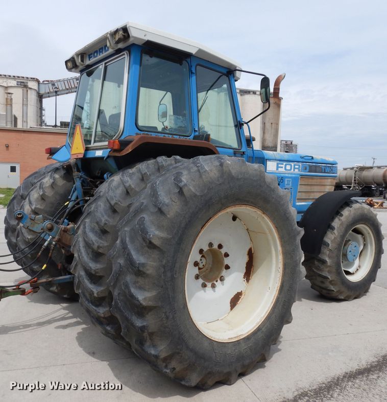 image for item DG6452 1987 Ford TW35 tractor