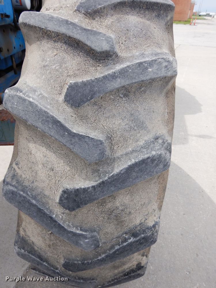 image for item DG6452 1987 Ford TW35 tractor