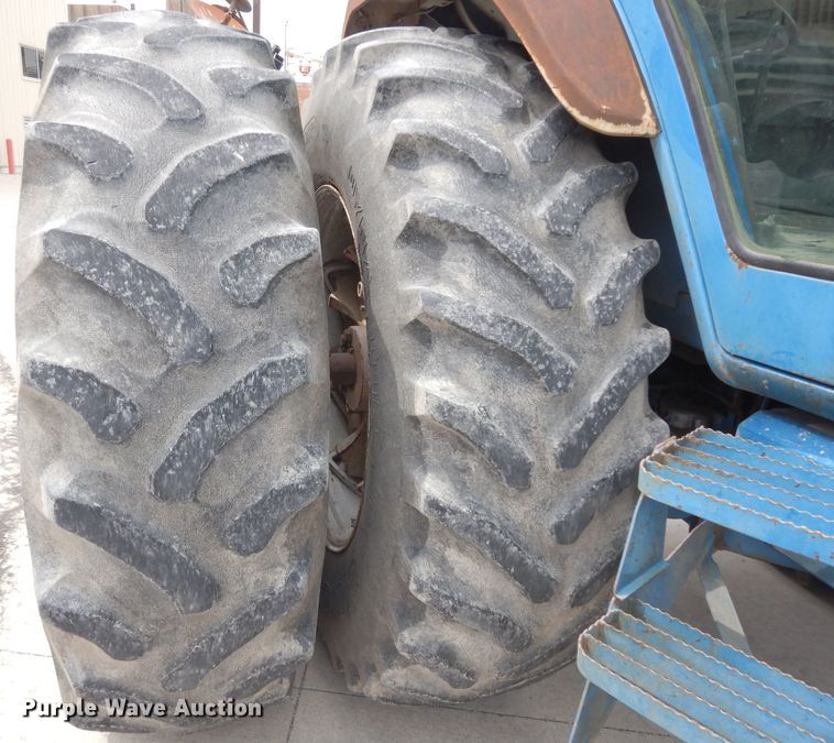 image for item DG6452 1987 Ford TW35 tractor