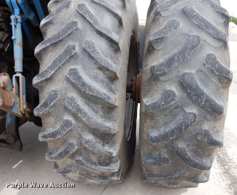 image for item DG6452 1987 Ford TW35 tractor