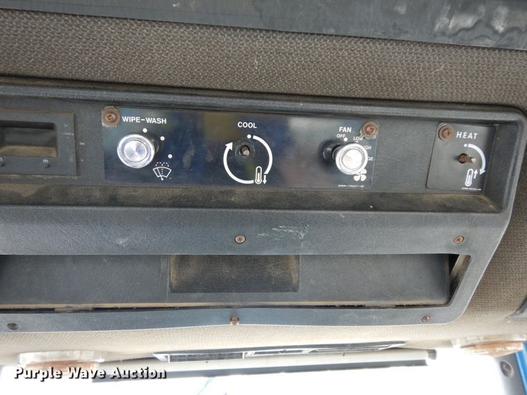 image for item DG6452 1987 Ford TW35 tractor