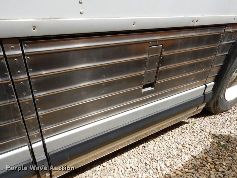 image for item DG6457 1989 MCI MC9 coach bus