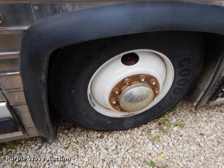 image for item DG6457 1989 MCI MC9 coach bus