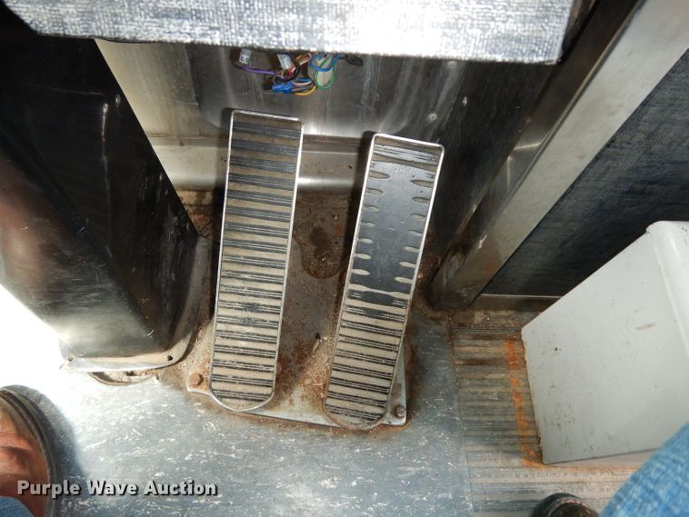 image for item DG6457 1989 MCI MC9 coach bus