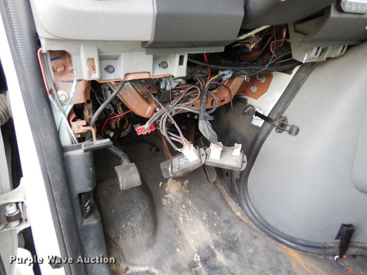 image for item DG6463 2011 Ford Econoline E450 Super Duty Aerotech shuttle bus