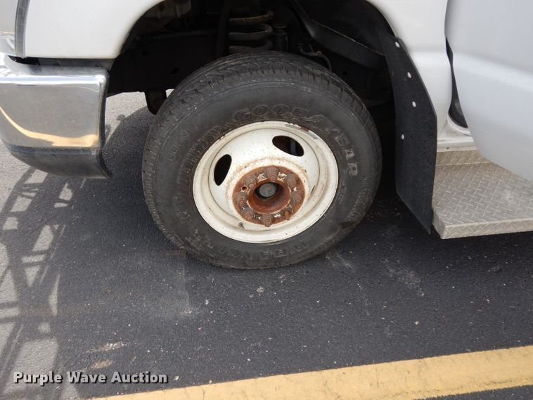 image for item DG6463 2011 Ford Econoline E450 Super Duty Aerotech shuttle bus