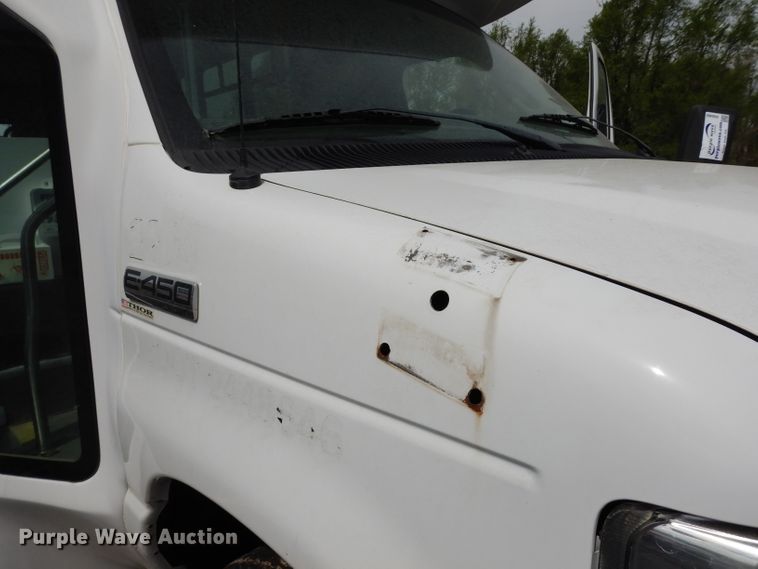 image for item DG6463 2011 Ford Econoline E450 Super Duty Aerotech shuttle bus