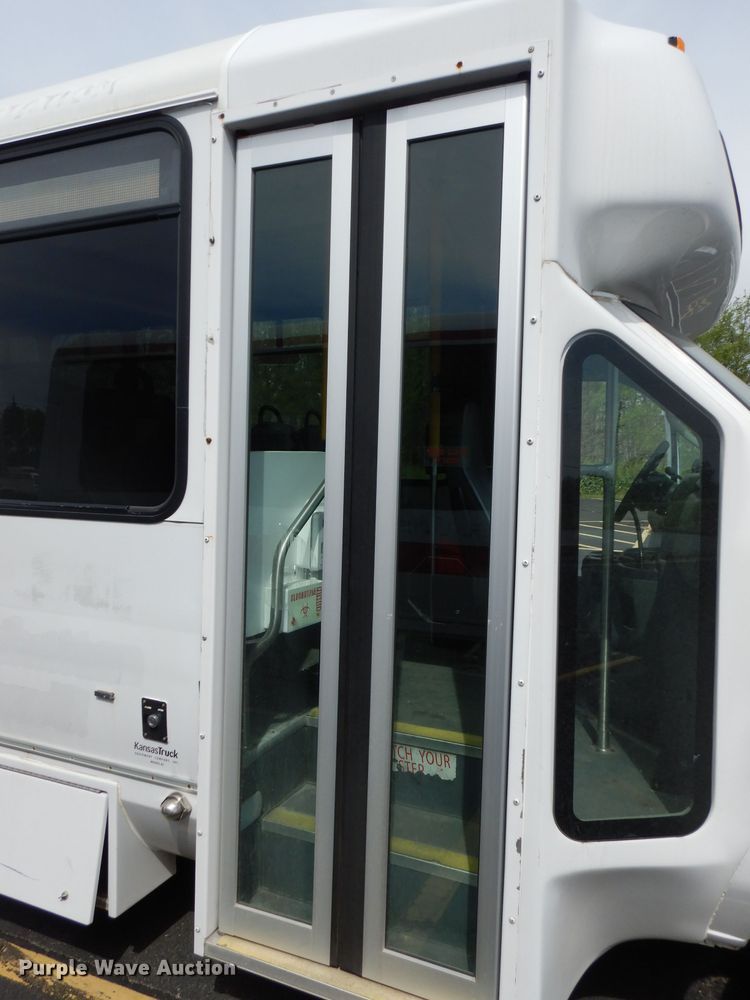 image for item DG6463 2011 Ford Econoline E450 Super Duty Aerotech shuttle bus