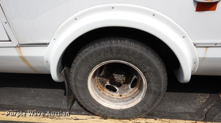 image for item DG6463 2011 Ford Econoline E450 Super Duty Aerotech shuttle bus