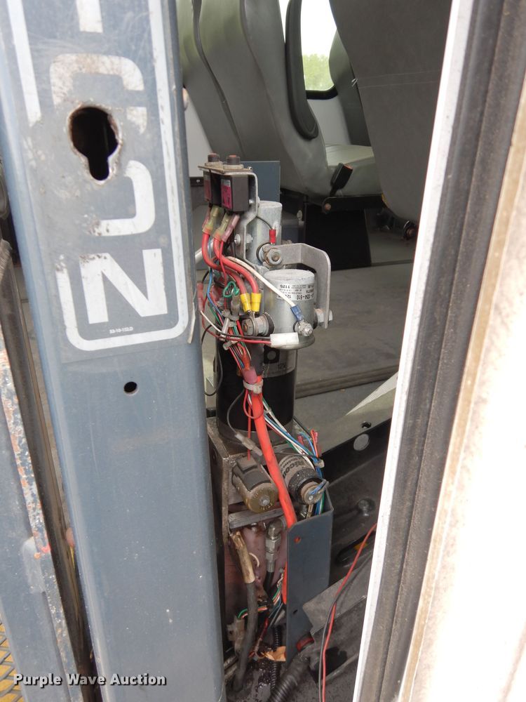 image for item DG6463 2011 Ford Econoline E450 Super Duty Aerotech shuttle bus