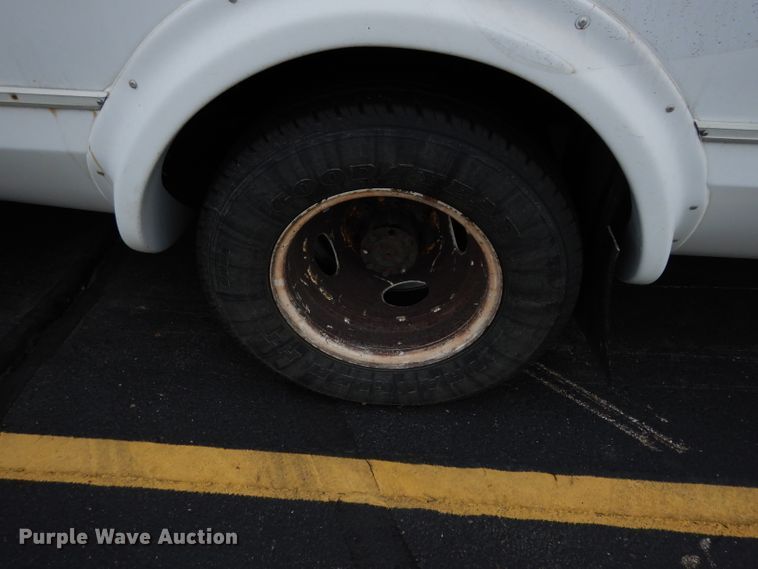 image for item DG6463 2011 Ford Econoline E450 Super Duty Aerotech shuttle bus