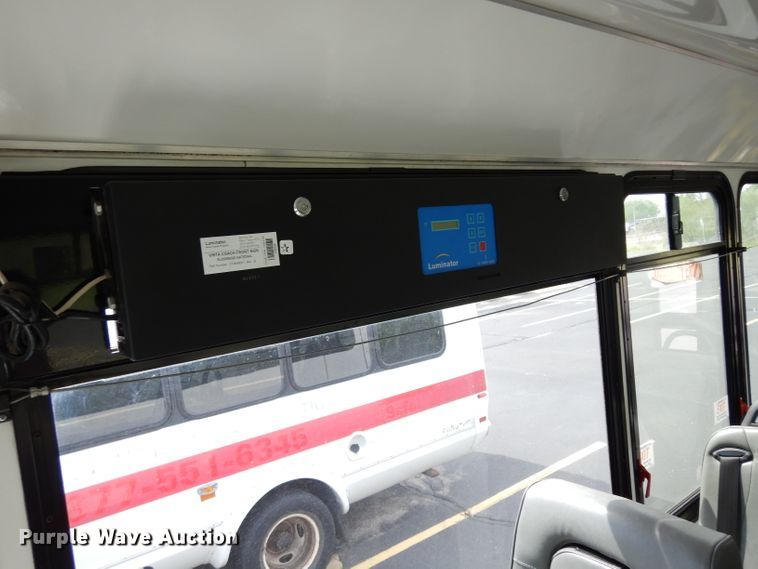 image for item DG6463 2011 Ford Econoline E450 Super Duty Aerotech shuttle bus