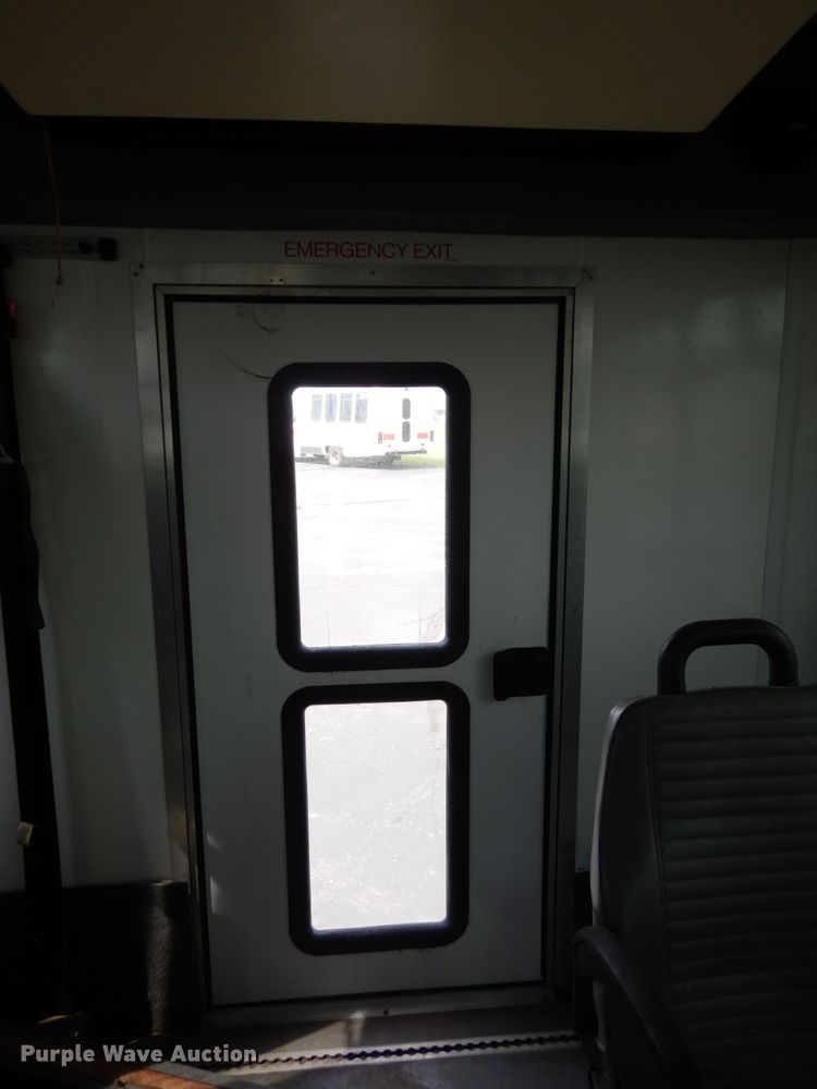 image for item DG6463 2011 Ford Econoline E450 Super Duty Aerotech shuttle bus