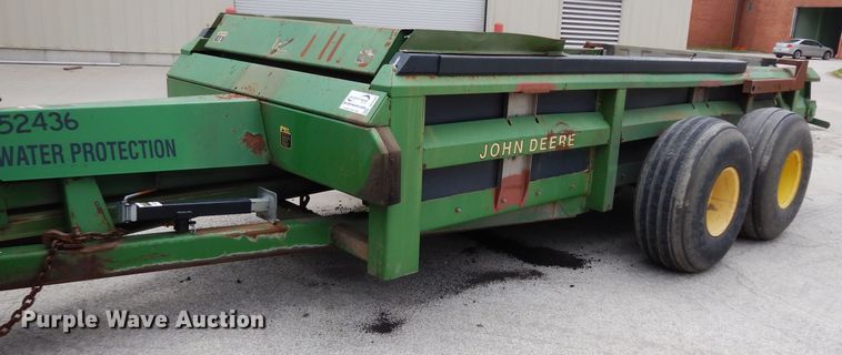 image for item DG6493 John Deere 785 manure spreader