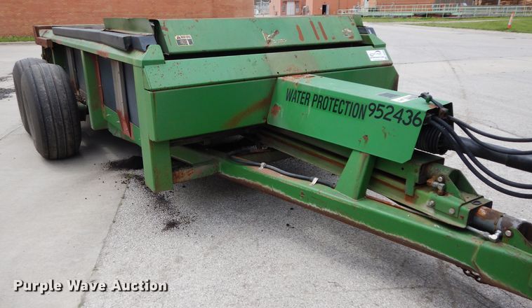 image for item DG6493 John Deere 785 manure spreader