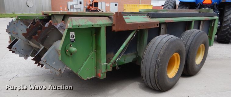 image for item DG6493 John Deere 785 manure spreader