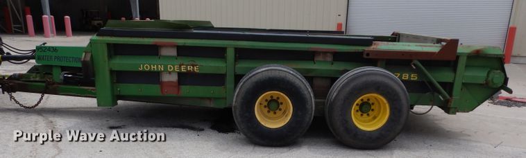 image for item DG6493 John Deere 785 manure spreader
