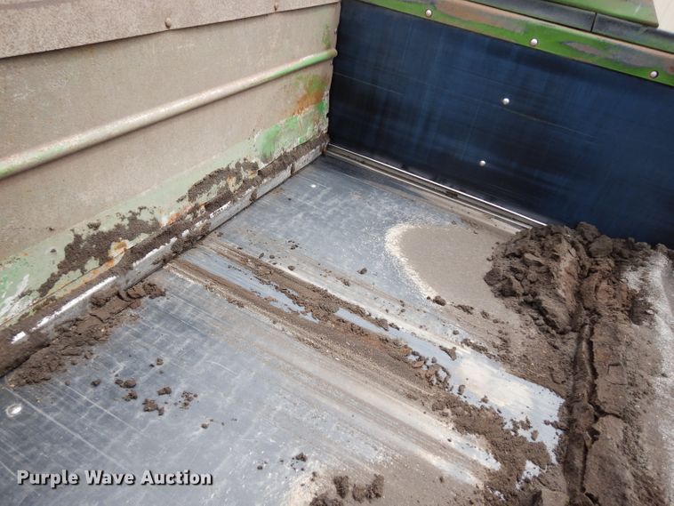 image for item DG6493 John Deere 785 manure spreader